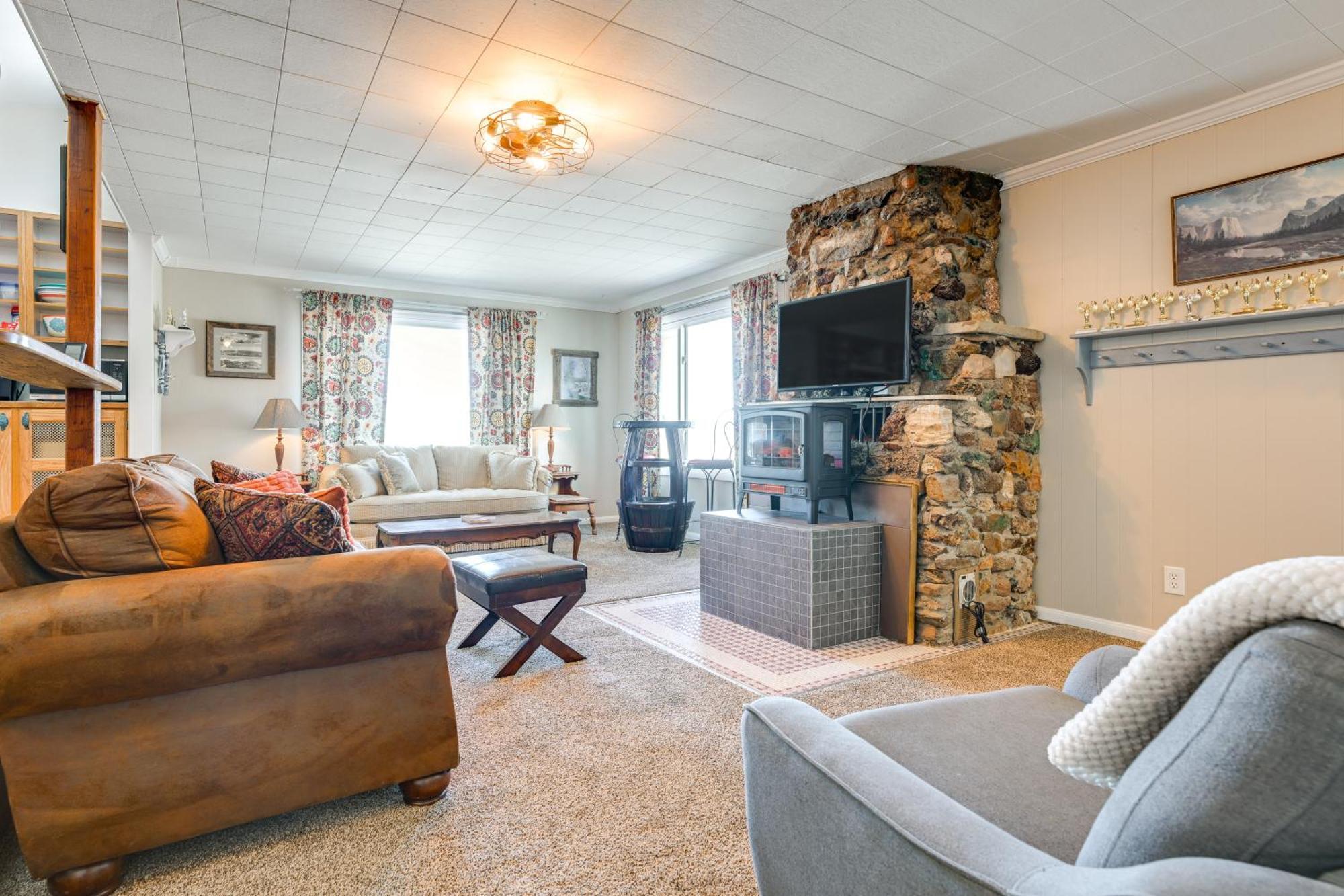 8 Mi To Hiking Home With Patio In Dtwn Pioche Exterior photo